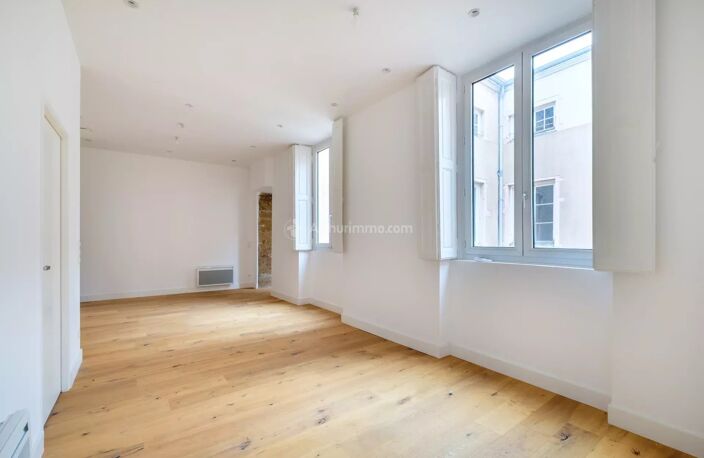 Appartement T4-81m²-PLACE BELLECOUR-69002 LYON — photo 2