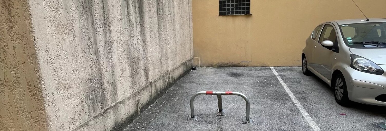 Garage   m² à louer à Nice (06000)