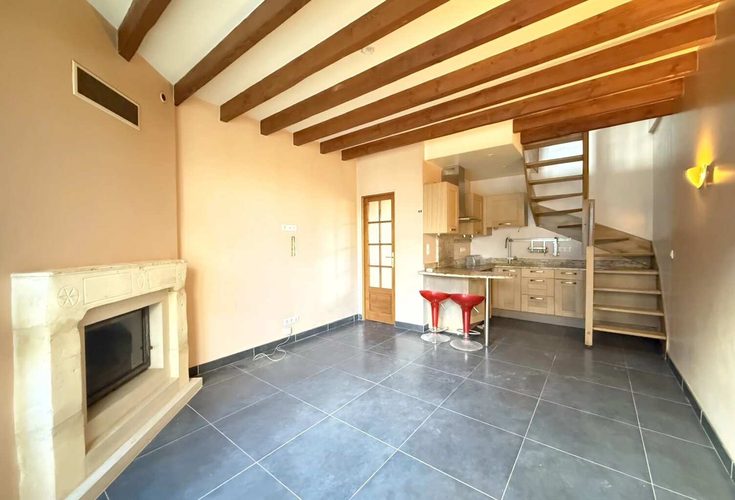 Charmante maison de ville en pierre sur l'île de MELUN — photo 1