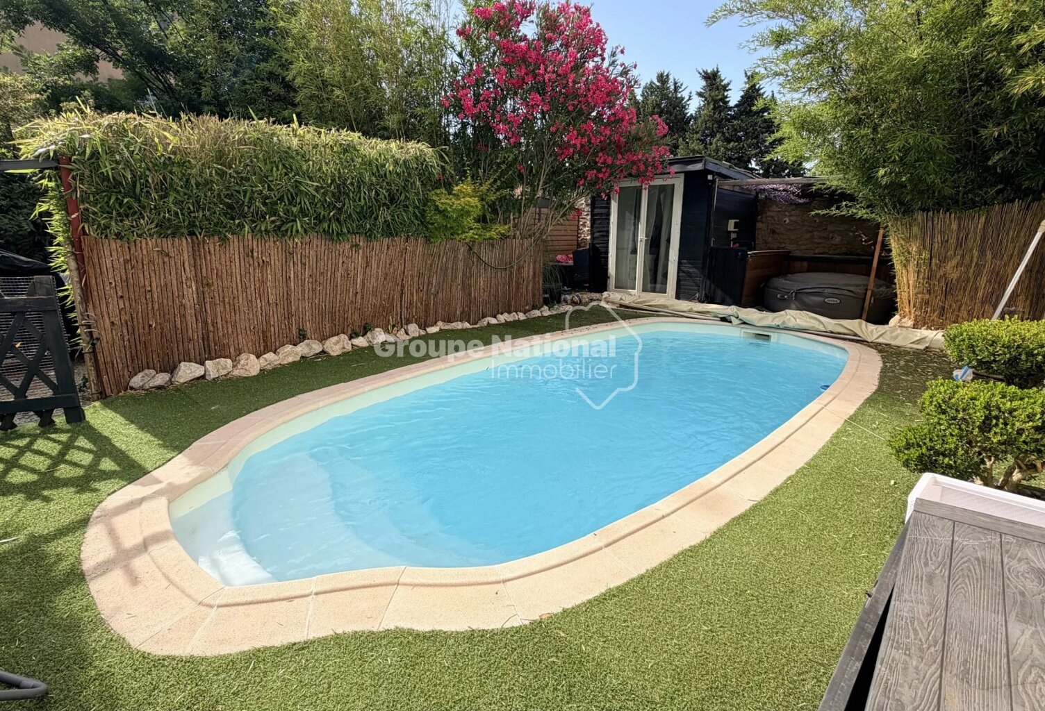 COUTHEZON - MAS 160 M² AVEC JARDIN + PISCINE — photo 1