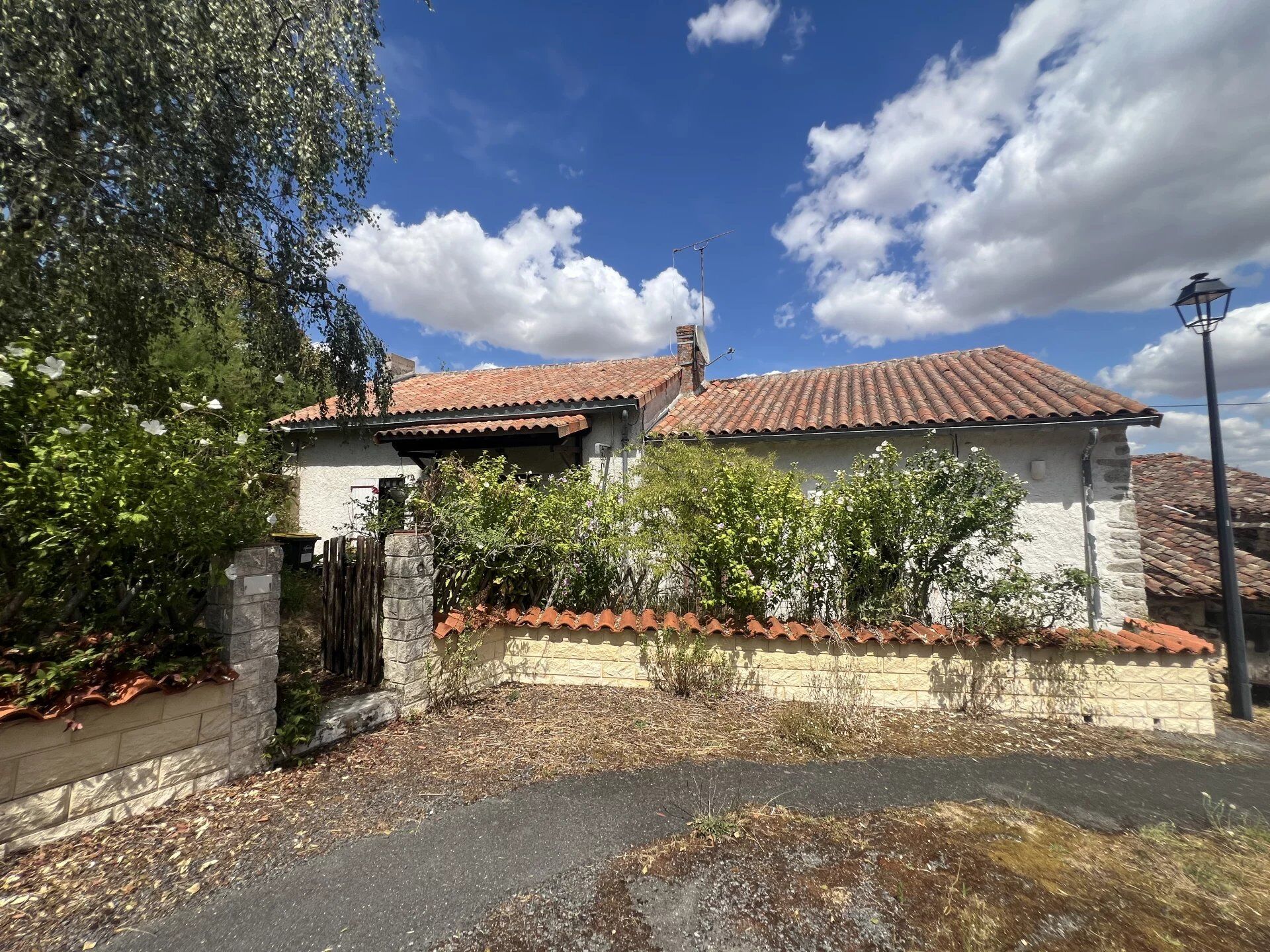 Maison 9 pièces 100 m² · à Queaux · 100 m² · 54 000 €