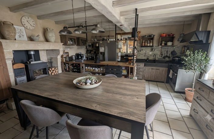 Maison en pierre de 163m2 MERVENT Proche du Lac. — photo 2