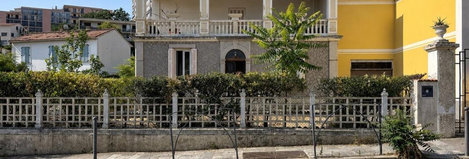 Maison 5 Pièces 142 m² à louer à Ajaccio (20000)