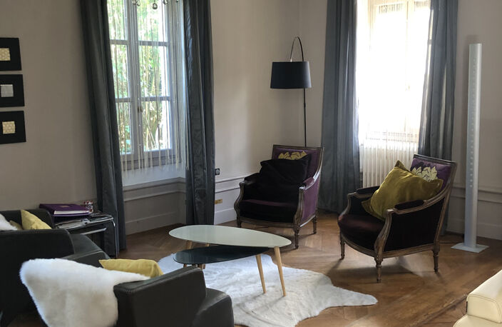 Spacieuse maison familiale de 360 m2 avec dépendance, et gar — photo 3
