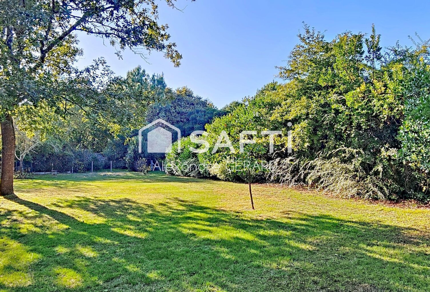 Terrain constructible de 906 m² avec une emprise au sol autorisée de 235 m² — photo 1
