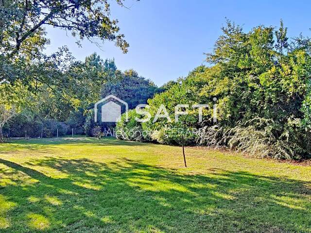 Terrain constructible de 906 m² avec une emprise au sol autorisée de 235 m² — photo du bien