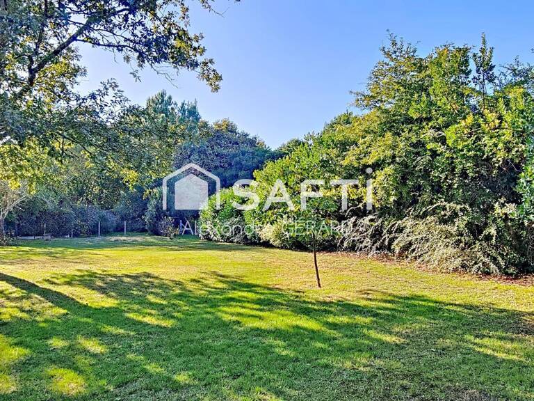 Terrain constructible de 906 m² avec une emprise au sol autorisée de 235 m² — photo 1