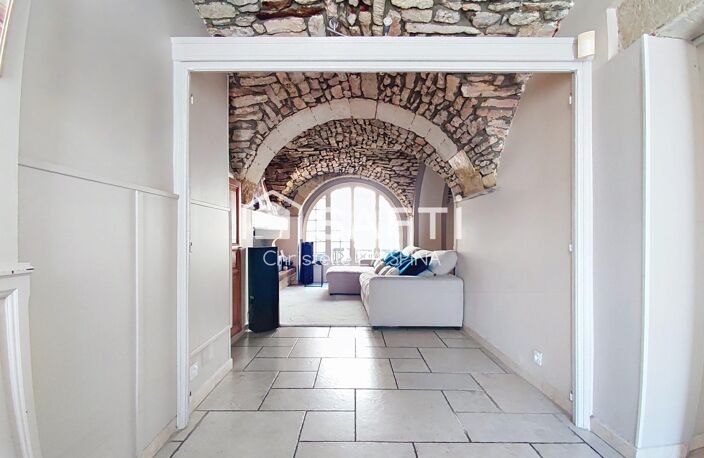 Maison de caractère en pierre avec cour ensoleillée — photo 2