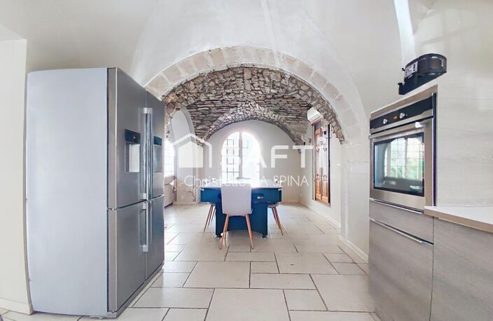 Maison de caractère en pierre avec cour ensoleillée — photo 3