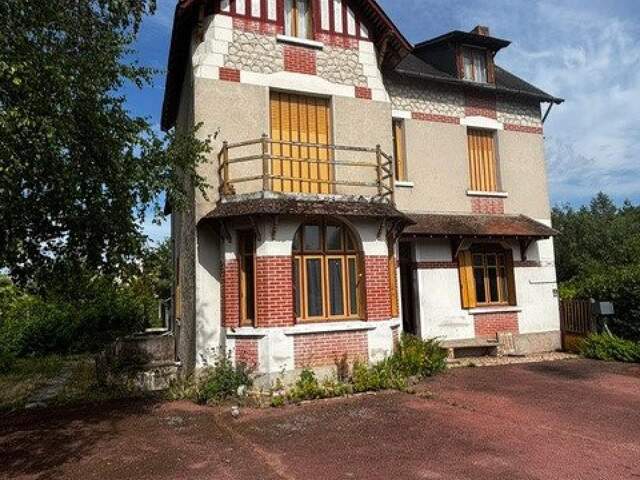 Fort potentiel au coeur de Genillé :  A vos Outils ! — photo du bien