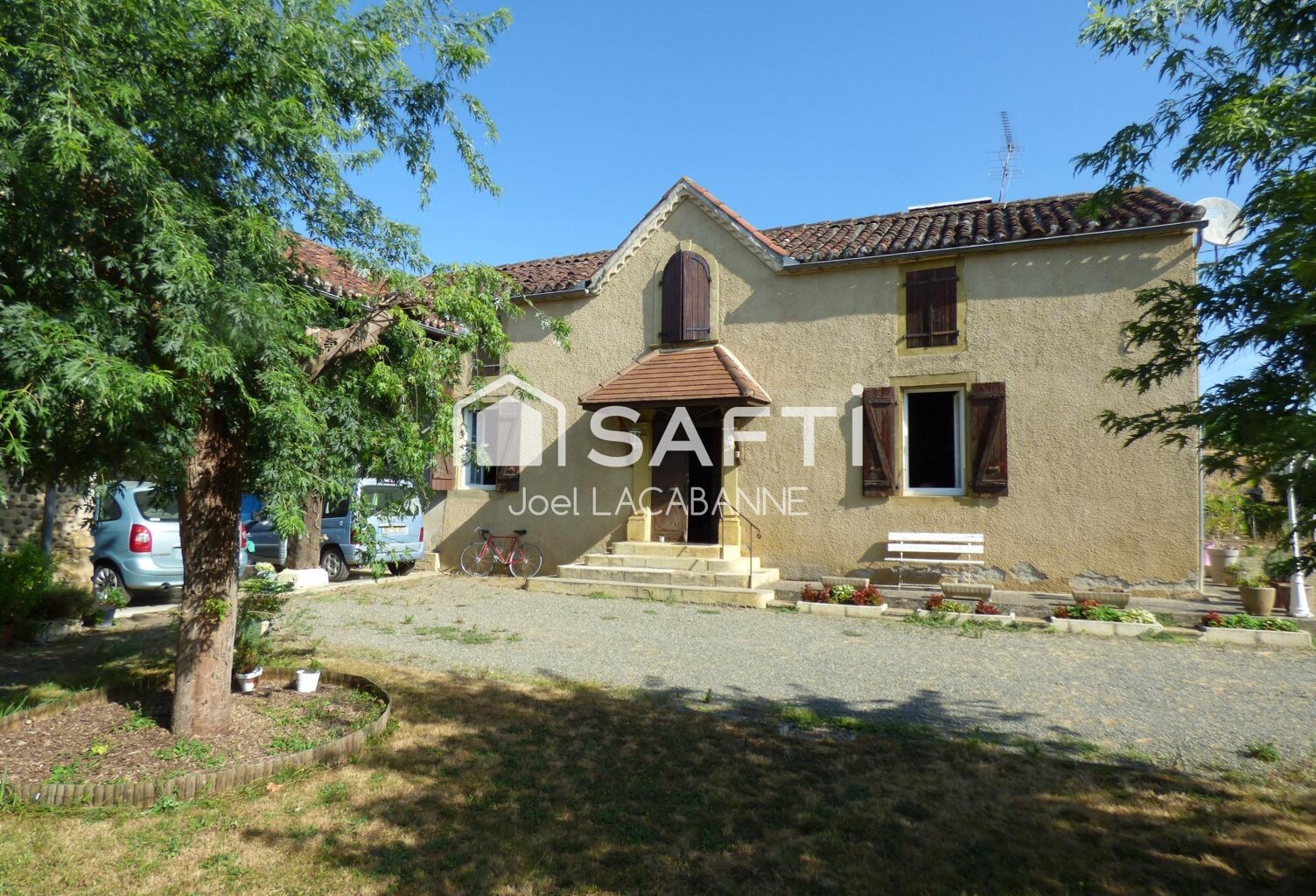 Maison de caractère de 250 m², au calme, 5 chambres, dépendances, terrain de 2 731 m² — photo 1