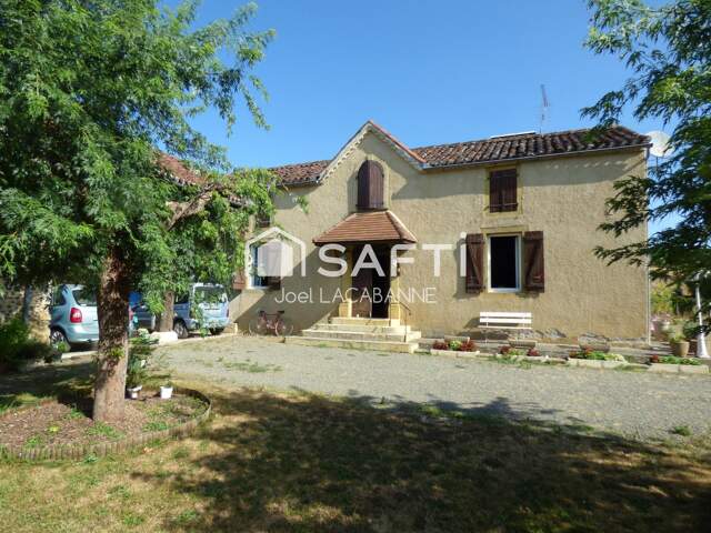 Maison de caractère de 250 m², au calme, 5 chambres, dépendances, terrain de 2 731 m² — photo du bien
