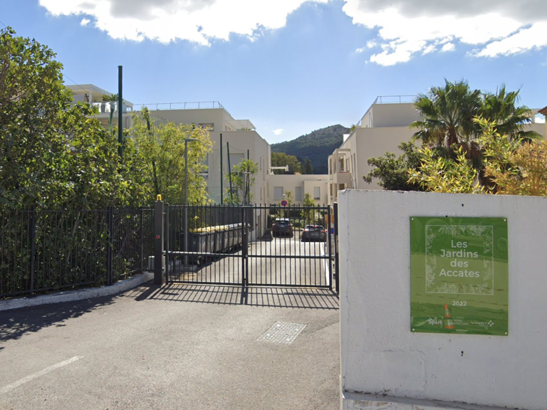 Place de Parking Jardin des Accates 28 chemin des Accates 13 — photo 1