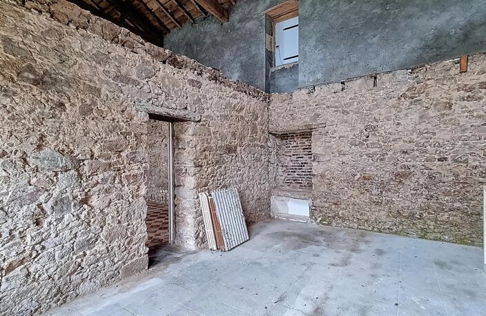 Maison à rénover  110 m²  Fort potentiel  — photo 3