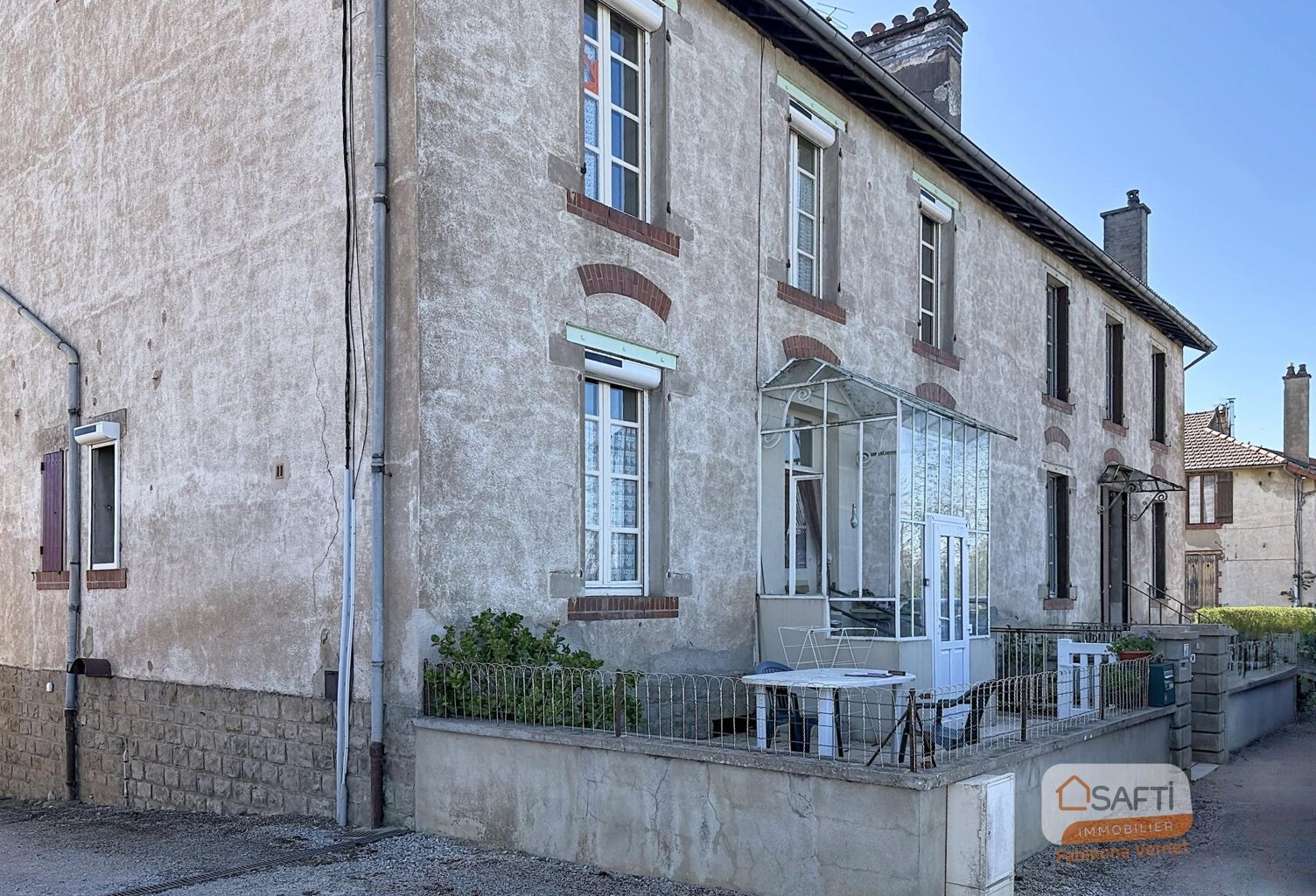 Maison jumelée avec jardin et dépendances — photo 1