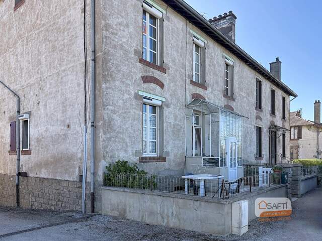 Maison jumelée avec jardin et dépendances — photo du bien