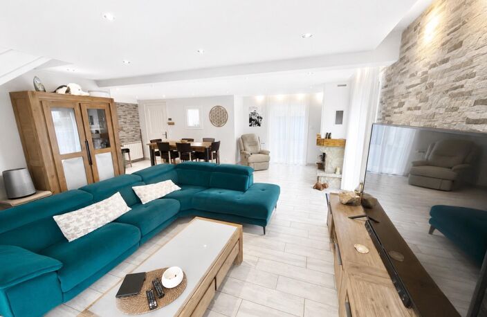 Maison aux prestations haut de gamme avec piscine — photo 2