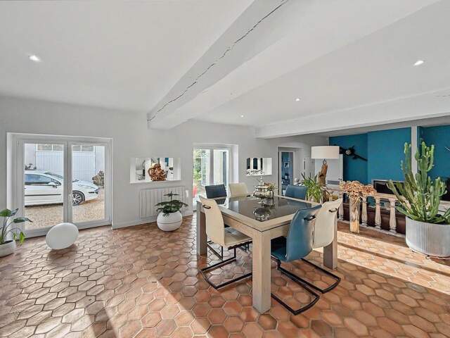 Maison familiale de 149 m² avec dépendance, piscine et grand terrain  Changé — photo du bien