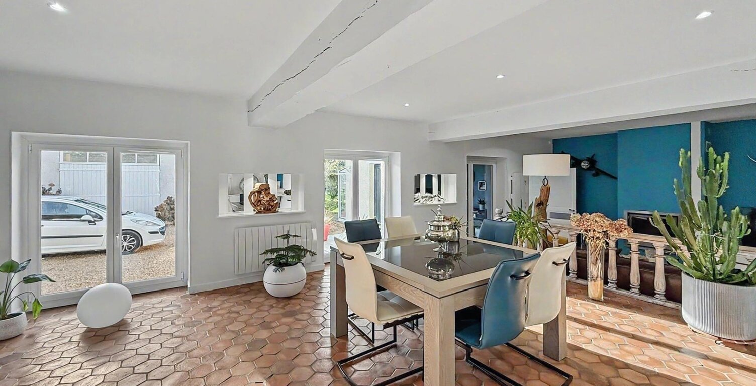 Maison familiale de 149 m² avec dépendance, piscine et grand terrain  Changé — photo 1