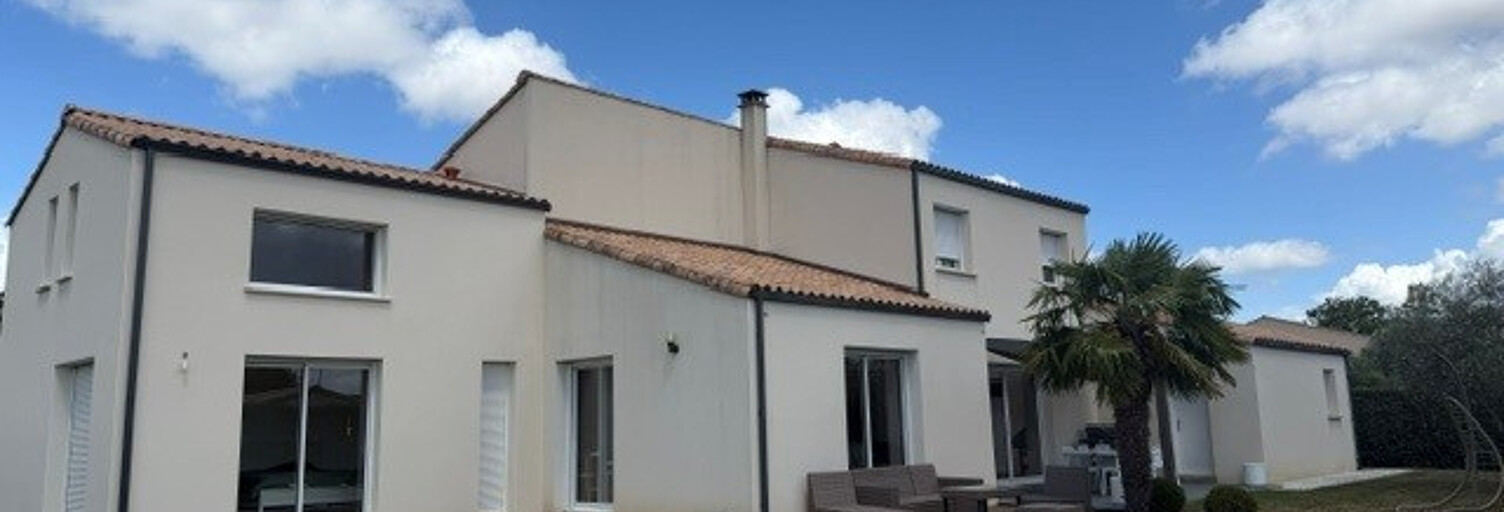Maison 5 Pièces 166 m² à vendre à Saint-Martin-Lars-en-Sainte-Hermine (85210)