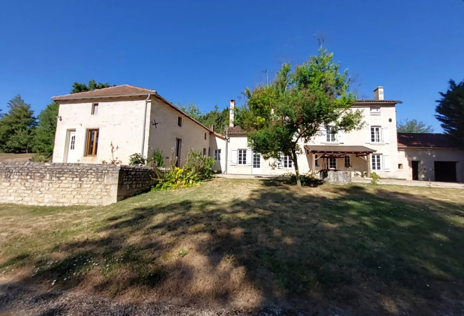 Belle propriété forestière de 302 m² avec piscine à Valdivienne — photo 1