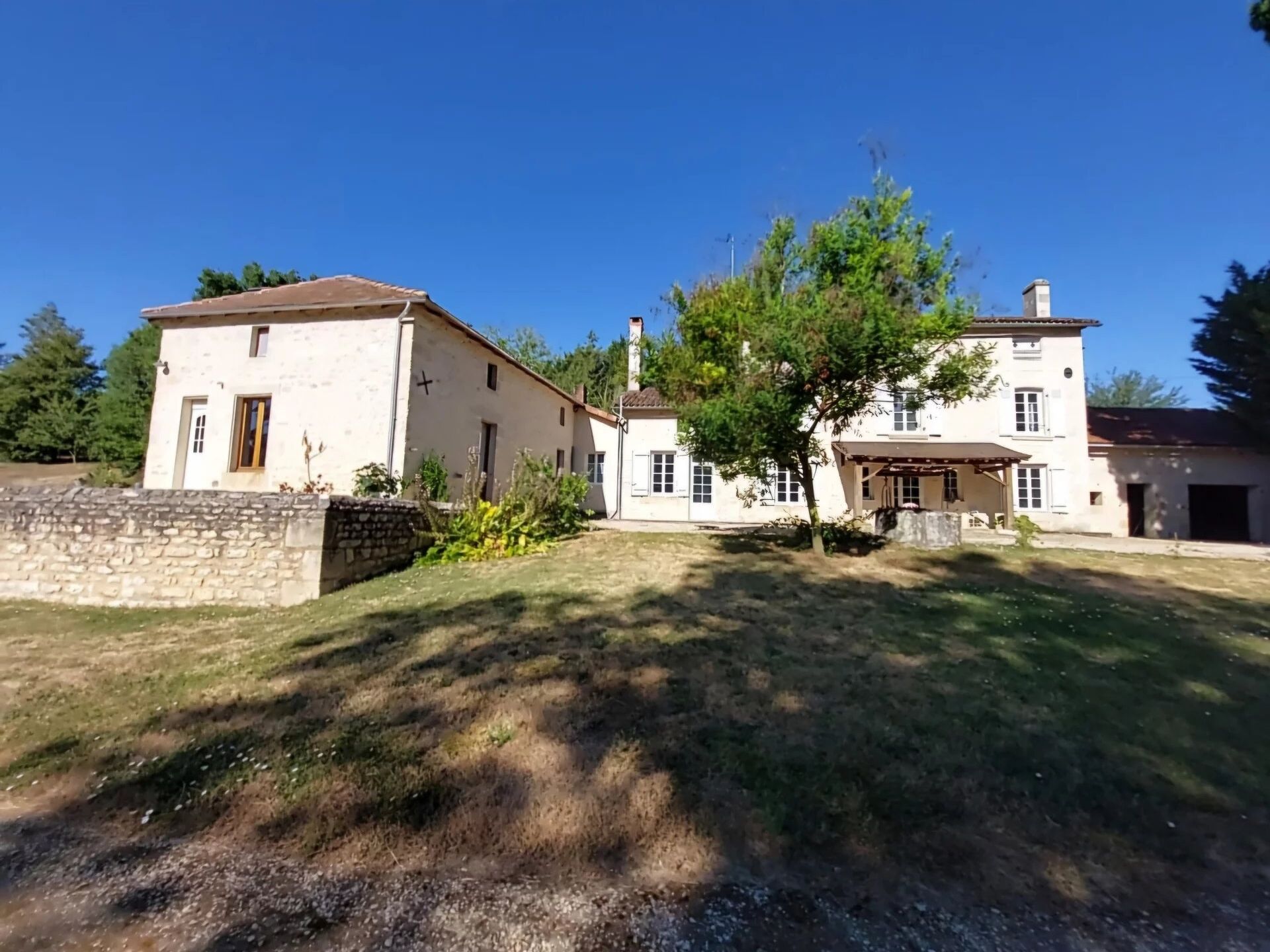 Maison 7 pièces 302 m² · à Valdivienne · 302 m² · 399 000 €