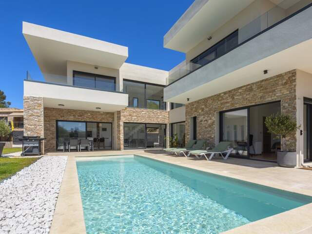 VILLA À SAINT-RAPHAËL – SECTEUR LES PLAINES / PROCHE BOULOURIS AVEC DEUX APPARTEMENTS INDÉPENDANTS — photo du bien