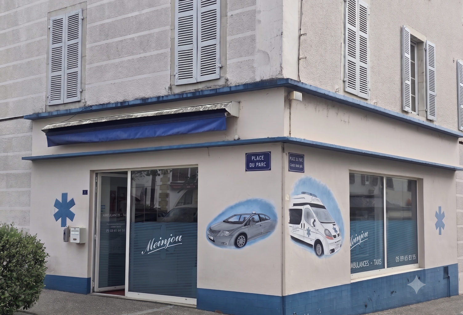 Le Foirail -- local commercial occupé en coeur de Saint-Palais — photo 1