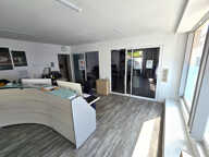 Le Foirail -- local commercial occupé en coeur de Saint-Palais — photo 3
