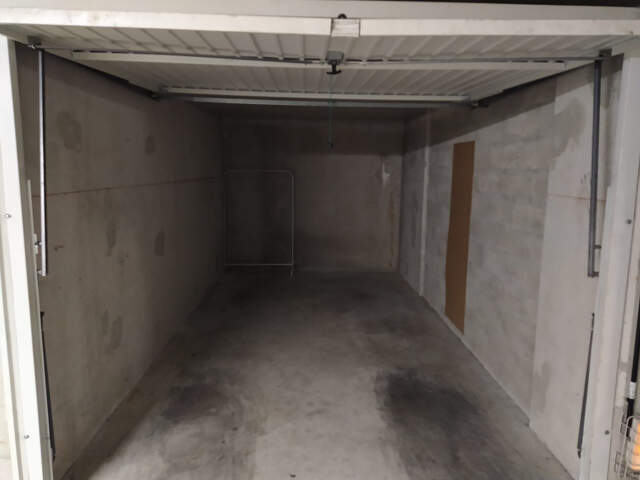 Paradis / Commandant Rolland: Garage 13 m2 — photo du bien