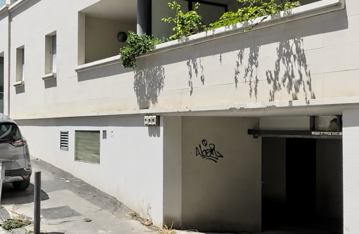 Paradis / Commandant Rolland: Garage 13 m2 — photo 2