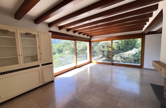 SAINT JEAN DE MAURIENNE Sur les petites hauteurs ensoleillées, offrant une vue imprenable sur la vallée et les montagnes environnantes, spacieuse et lumineuse maison d'architecte d'une superficie habitable de 220 m2 + Terrasses carrelées + dépendances, le tout édifié sur un terrain arboré de 1.045 m2 — photo 2