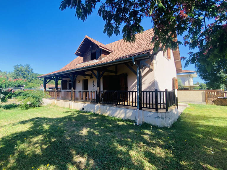 Maison familiale T6 de 169 m² avec 5 chambres et 4 garages - Tournay — photo 1