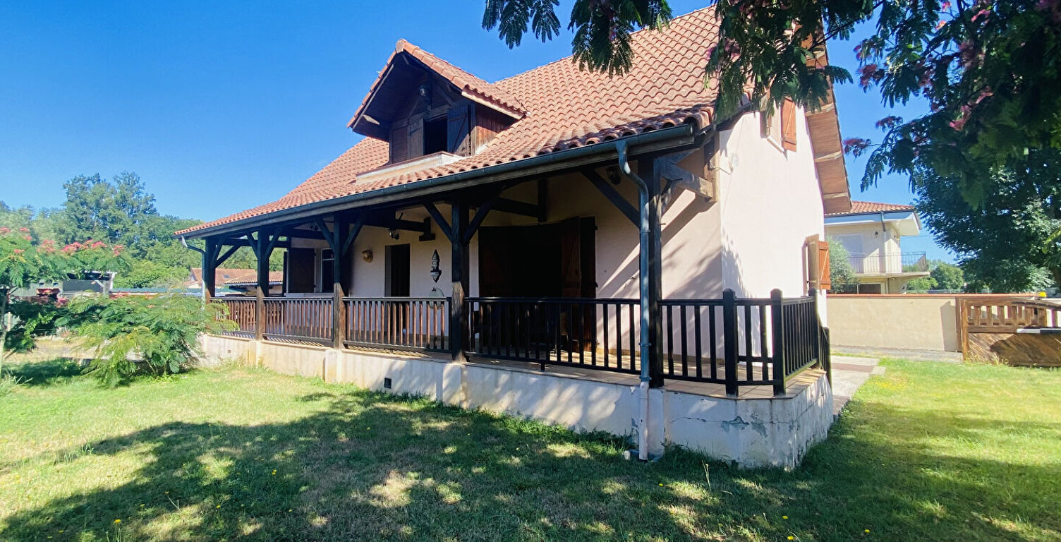 Maison familiale T6 de 169 m² avec 5 chambres et 4 garages - Tournay — photo 1
