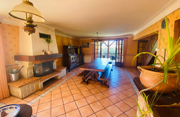 Maison familiale T6 de 169 m² avec 5 chambres et 4 garages - Tournay — photo 2