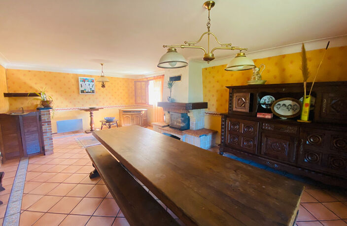 Maison familiale T6 de 169 m² avec 5 chambres et 4 garages - Tournay — photo 3