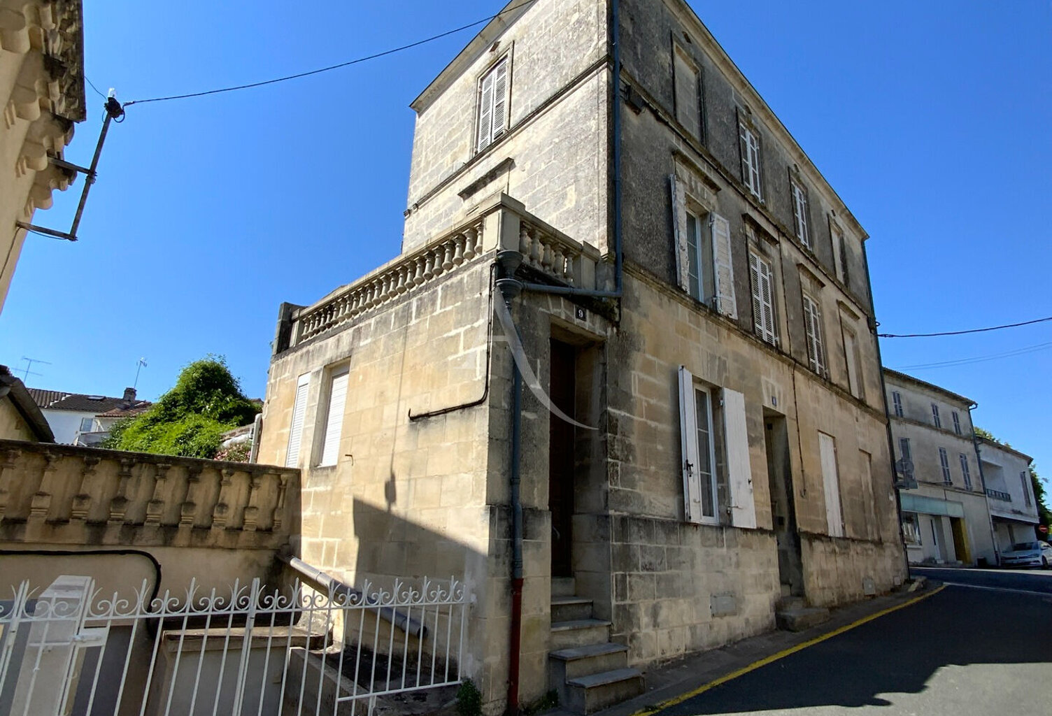 Immeuble de rapport au coeur de Jonzac — photo 1