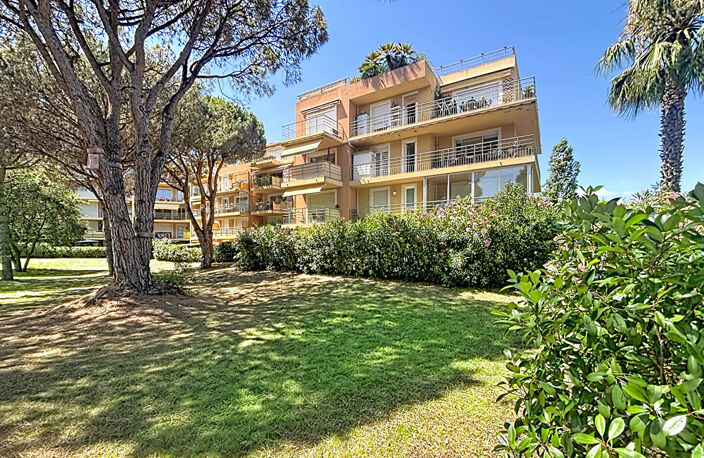 FREJUS - T3 traversant de 78 m² avec grande terrasse, Résidence avec piscine et tennis — photo 2