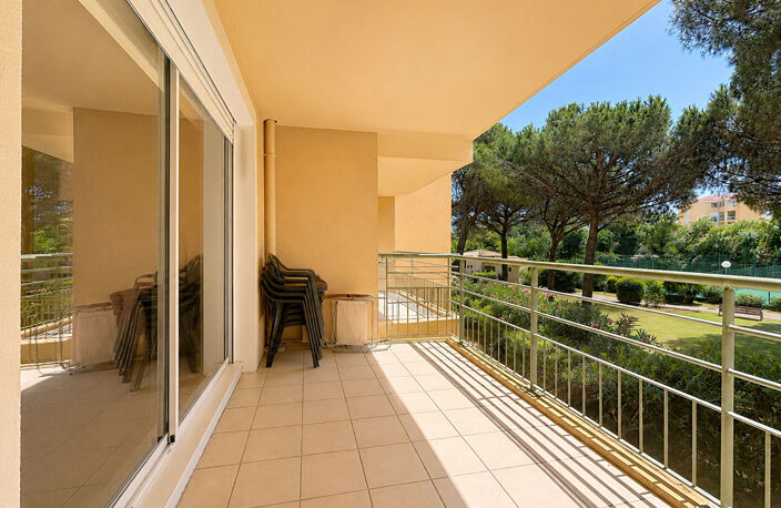 FREJUS - T3 traversant de 78 m² avec grande terrasse, Résidence avec piscine et tennis — photo 3
