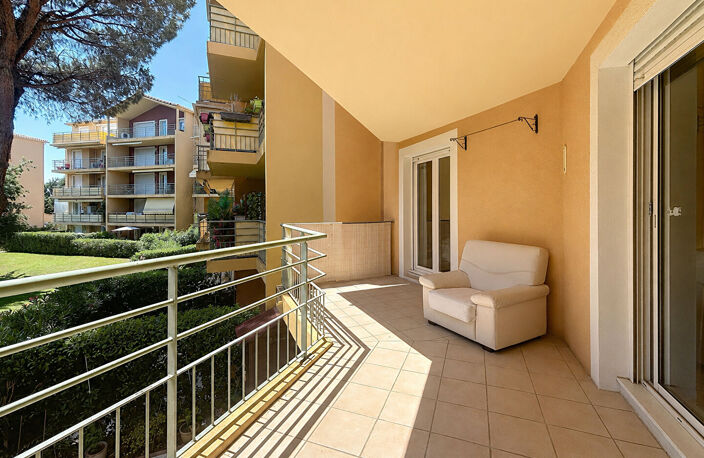 FREJUS - T3 traversant de 78 m² avec grande terrasse, Résidence avec piscine et tennis — photo 4