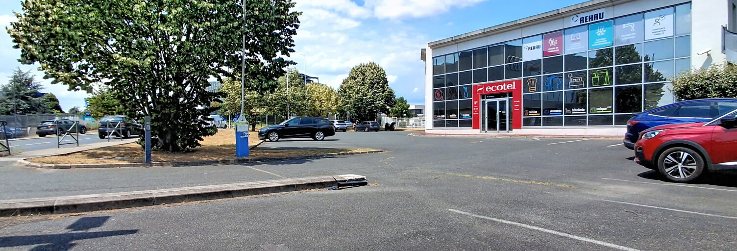 Commerce  356 m² à louer à Limonest (69760)