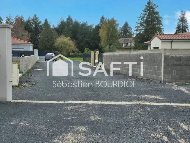 TERRAIN CONSTRUCTIBLE VIABILISE LIBRE DE CONSTRUCTEUR — photo du bien
