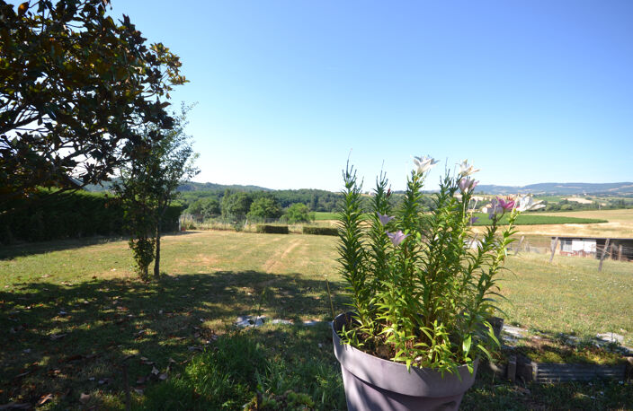 NORD LYON, GLEIZE, Maison en pierres,170 m2 hab, dépendances,terrain de 3 HA plat, Vue — photo 2