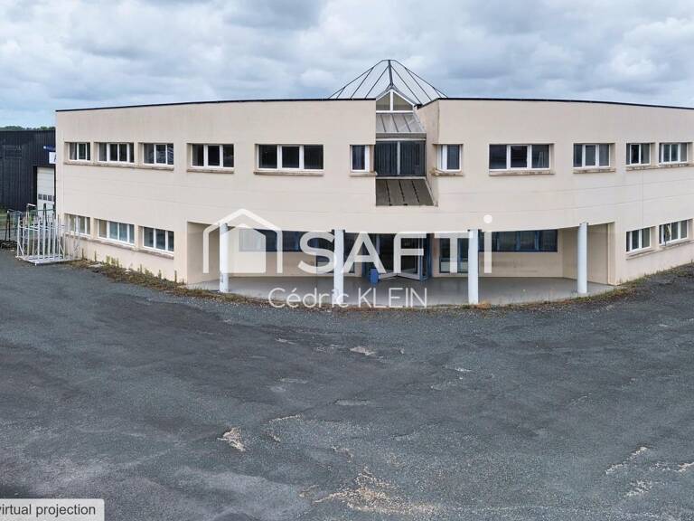Site industriel avec bureaux et entrepôts — photo 1