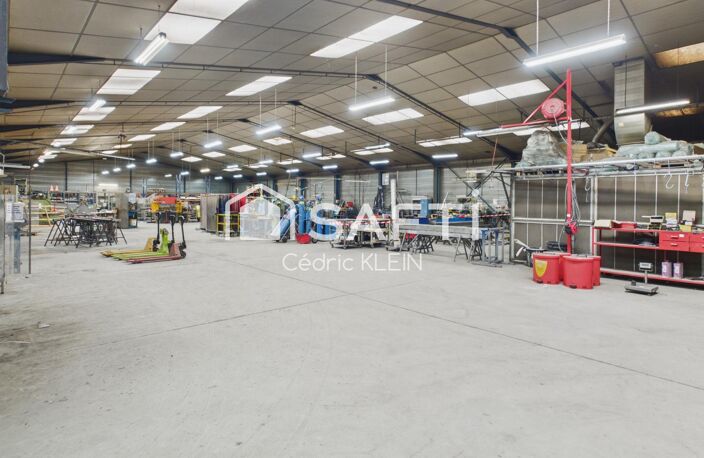 Site industriel avec bureaux et entrepôts — photo 3