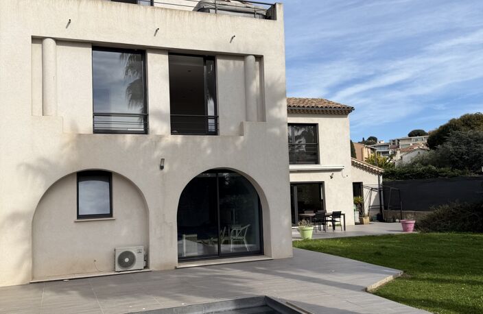 Vente Maison/villa 9 pièces — photo 2