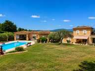 Bien rare sur le secteur ! Vue dégagée sur le Mont Ventoux, aucun vis-à-vis, piscine, garage et terrain de 2 136 m². Une villa de 165 m² offrant un cadre de vie privilégié à proximité des commerces. À découvrir sans tarder. — photo 2
