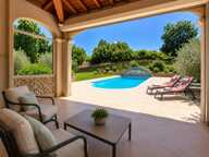 Bien rare sur le secteur ! Vue dégagée sur le Mont Ventoux, aucun vis-à-vis, piscine, garage et terrain de 2 136 m². Une villa de 165 m² offrant un cadre de vie privilégié à proximité des commerces. À découvrir sans tarder. — photo 3