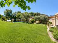 Bien rare sur le secteur ! Vue dégagée sur le Mont Ventoux, aucun vis-à-vis, piscine, garage et terrain de 2 136 m². Une villa de 165 m² offrant un cadre de vie privilégié à proximité des commerces. À découvrir sans tarder. — photo 4
