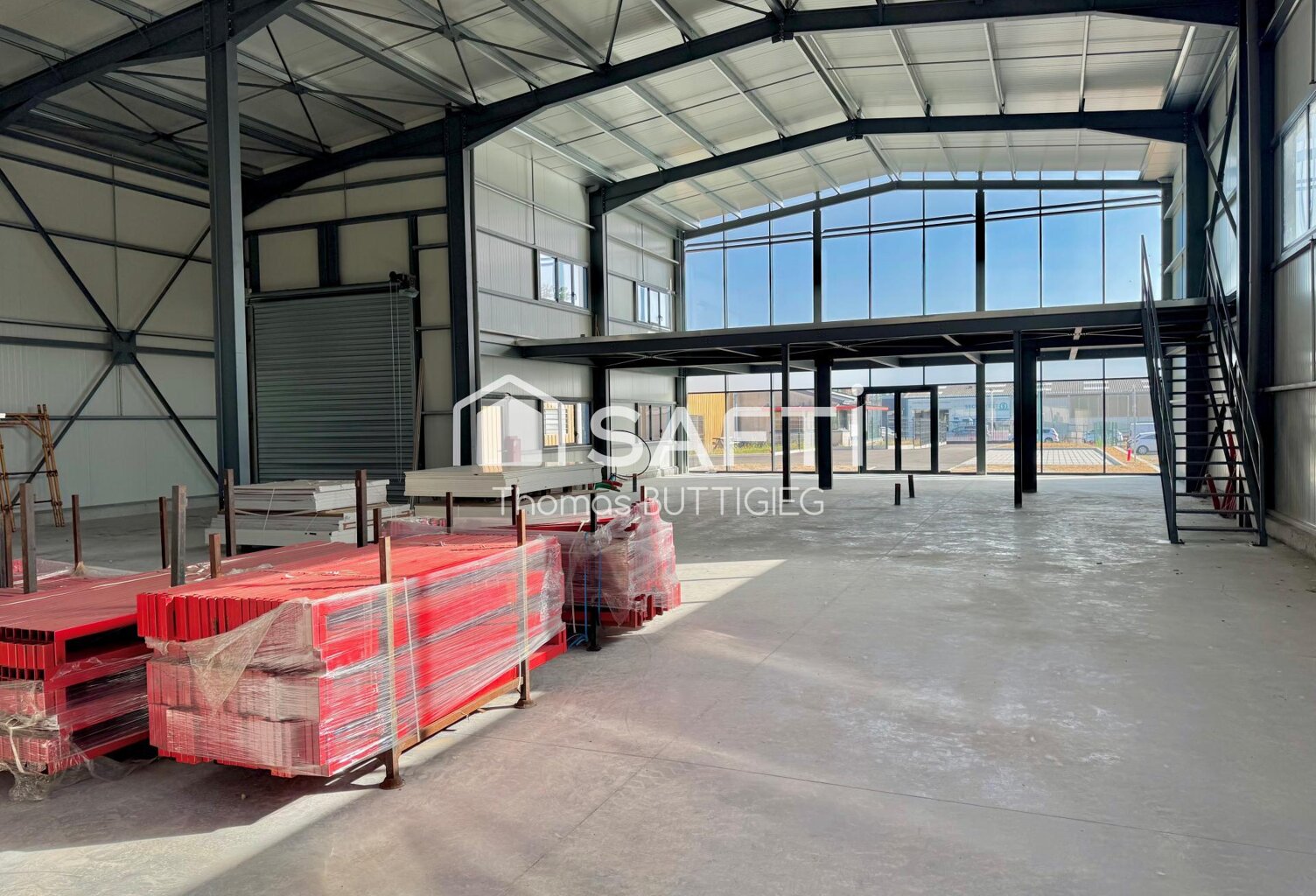 Local 800m2 Aigrefeuille-sur-Maine — photo 1